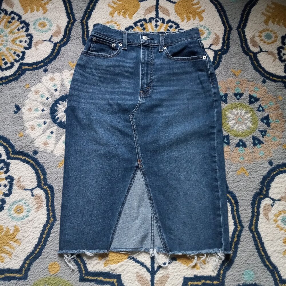 Abercrombie & Fitch Distresses Denim Skirt Size 28/6